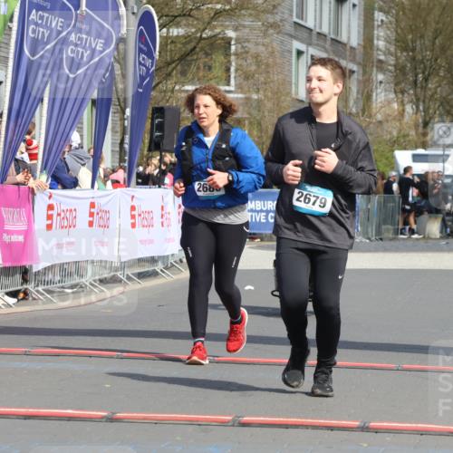 12.04.2026 - 45. Internationalen Wilhelmsburger Insellauf Strokosch-Dieckow http://msf.ph/oto/9480631 12.04.2026 11:54:46 Ziel 2679, 2680 meine-sportfotos.de