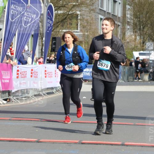 12.04.2026 - 45. Internationalen Wilhelmsburger Insellauf Strokosch-Dieckow http://msf.ph/oto/9480637 12.04.2026 11:54:46 Ziel 2679, 2680 meine-sportfotos.de