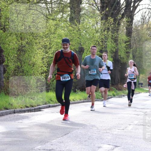 12.04.2026 - 45. Internationalen Wilhelmsburger Insellauf Yannick Fuchs http://msf.ph/oto/9480646 12.04.2026 10:20:14 Laufen 3958, 3355, 3542 meine-sportfotos.de