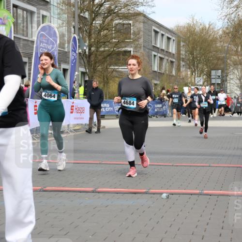 12.04.2026 - 45. Internationalen Wilhelmsburger Insellauf Strokosch-Dieckow http://msf.ph/oto/9480649 12.04.2026 13:26:30 Ziel 2881, 4064, 4684 meine-sportfotos.de