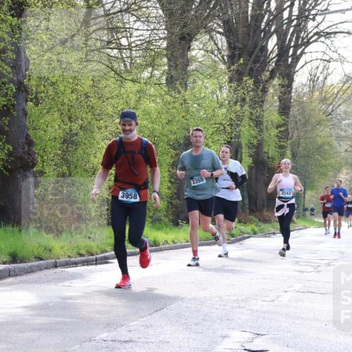 12.04.2026 - 45. Internationalen Wilhelmsburger Insellauf Yannick Fuchs http://msf.ph/oto/9480650 12.04.2026 10:20:14 Laufen 3958, 3355, 3542 meine-sportfotos.de