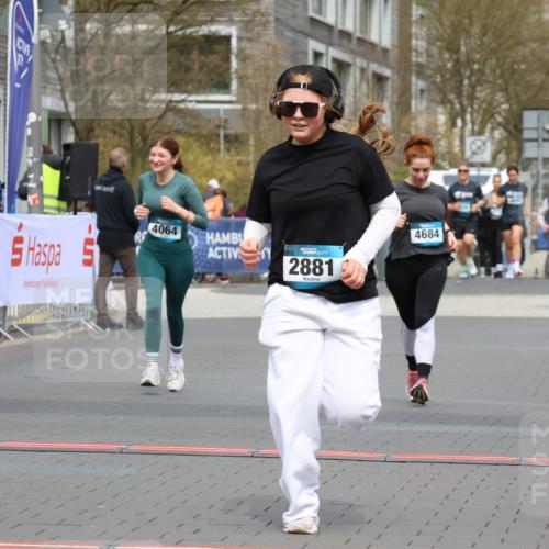 12.04.2026 - 45. Internationalen Wilhelmsburger Insellauf Strokosch-Dieckow http://msf.ph/oto/9480688 12.04.2026 13:26:27 Ziel 3024, 2881, 4064, 4684 meine-sportfotos.de