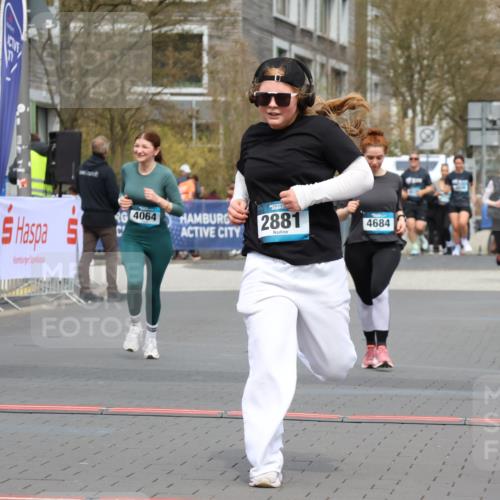 12.04.2026 - 45. Internationalen Wilhelmsburger Insellauf Strokosch-Dieckow http://msf.ph/oto/9480694 12.04.2026 13:26:27 Ziel 3024, 2881, 4064, 4684 meine-sportfotos.de