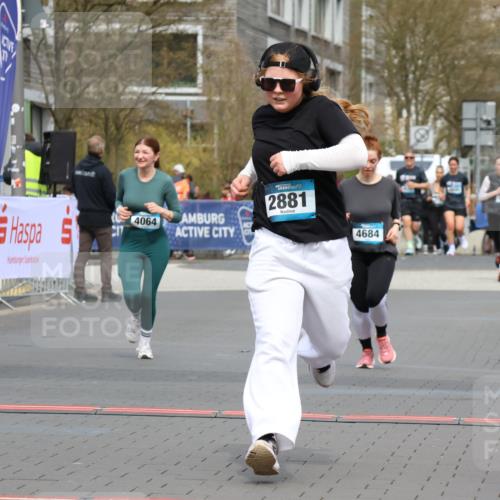 12.04.2026 - 45. Internationalen Wilhelmsburger Insellauf Strokosch-Dieckow http://msf.ph/oto/9480704 12.04.2026 13:26:27 Ziel 3024, 2881, 4064, 4684 meine-sportfotos.de
