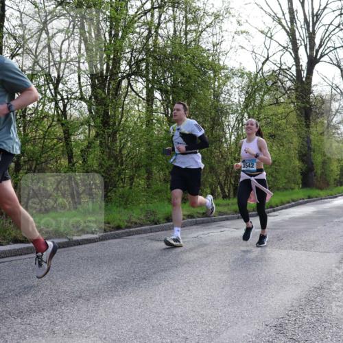 12.04.2026 - 45. Internationalen Wilhelmsburger Insellauf Yannick Fuchs http://msf.ph/oto/9480710 12.04.2026 10:20:20 Laufen 355, 3542 meine-sportfotos.de
