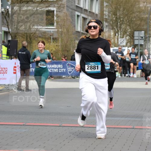 12.04.2026 - 45. Internationalen Wilhelmsburger Insellauf Strokosch-Dieckow http://msf.ph/oto/9480727 12.04.2026 13:26:27 Ziel 3024, 2881, 4064, 4684 meine-sportfotos.de