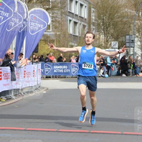 12.04.2026 - 45. Internationalen Wilhelmsburger Insellauf Strokosch-Dieckow http://msf.ph/oto/9480756 12.04.2026 12:46:05 Ziel 5722 meine-sportfotos.de