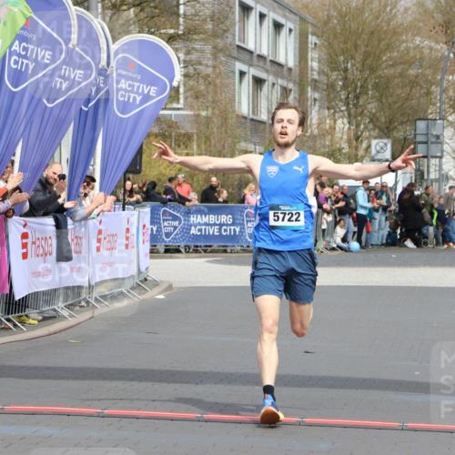 12.04.2026 - 45. Internationalen Wilhelmsburger Insellauf Strokosch-Dieckow http://msf.ph/oto/9480770 12.04.2026 12:46:05 Ziel 5722 meine-sportfotos.de