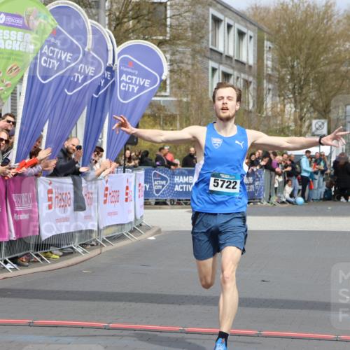 12.04.2026 - 45. Internationalen Wilhelmsburger Insellauf Strokosch-Dieckow http://msf.ph/oto/9480806 12.04.2026 12:46:06 Ziel 5722 meine-sportfotos.de