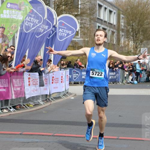 12.04.2026 - 45. Internationalen Wilhelmsburger Insellauf Strokosch-Dieckow http://msf.ph/oto/9480816 12.04.2026 12:46:06 Ziel 5722 meine-sportfotos.de