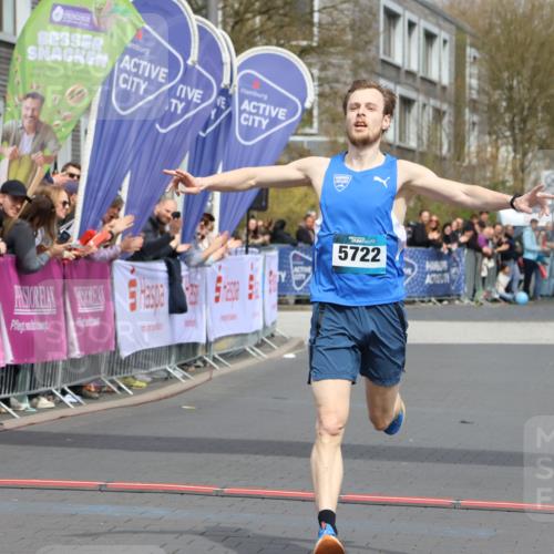 12.04.2026 - 45. Internationalen Wilhelmsburger Insellauf Strokosch-Dieckow http://msf.ph/oto/9480829 12.04.2026 12:46:06 Ziel 5722 meine-sportfotos.de