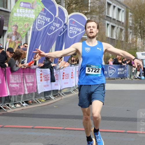 12.04.2026 - 45. Internationalen Wilhelmsburger Insellauf Strokosch-Dieckow http://msf.ph/oto/9480846 12.04.2026 12:46:06 Ziel 5722 meine-sportfotos.de
