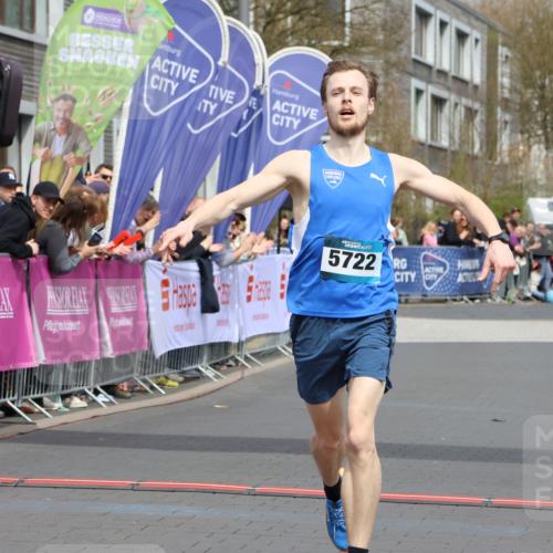12.04.2026 - 45. Internationalen Wilhelmsburger Insellauf Strokosch-Dieckow http://msf.ph/oto/9480852 12.04.2026 12:46:06 Ziel 5722 meine-sportfotos.de