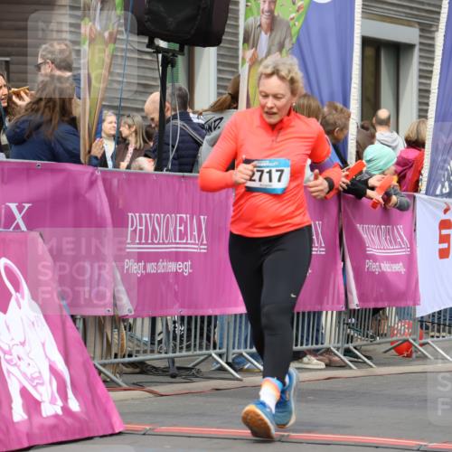12.04.2026 - 45. Internationalen Wilhelmsburger Insellauf Strokosch-Dieckow http://msf.ph/oto/9480870 12.04.2026 13:26:13 Ziel 4604, 4790, 2717 meine-sportfotos.de
