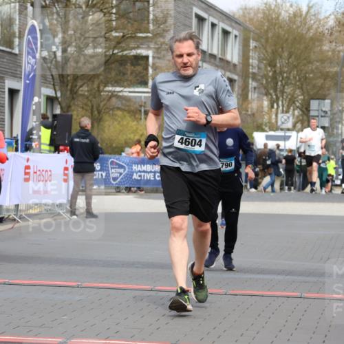 12.04.2026 - 45. Internationalen Wilhelmsburger Insellauf Strokosch-Dieckow http://msf.ph/oto/9480890 12.04.2026 13:26:11 Ziel 3649, 4604, 4790, 2717 meine-sportfotos.de