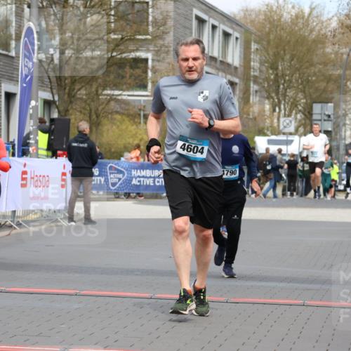 12.04.2026 - 45. Internationalen Wilhelmsburger Insellauf Strokosch-Dieckow http://msf.ph/oto/9480898 12.04.2026 13:26:11 Ziel 3649, 4604, 4790, 2717 meine-sportfotos.de