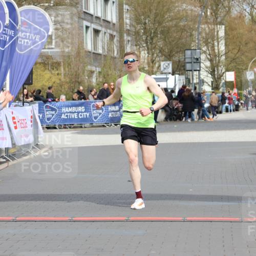 12.04.2026 - 45. Internationalen Wilhelmsburger Insellauf Strokosch-Dieckow http://msf.ph/oto/9480912 12.04.2026 12:46:38 Ziel 4093 meine-sportfotos.de
