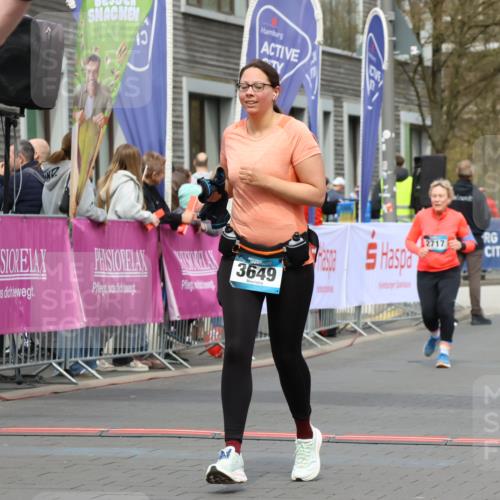 12.04.2026 - 45. Internationalen Wilhelmsburger Insellauf Strokosch-Dieckow http://msf.ph/oto/9480921 12.04.2026 13:26:09 Ziel 5757, 3649, 4604, 4790 meine-sportfotos.de