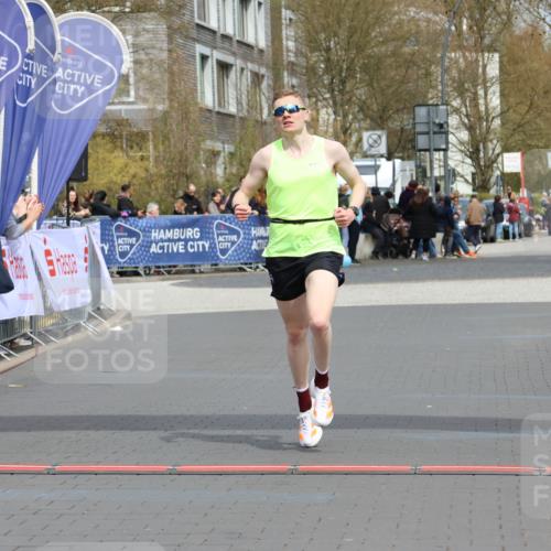12.04.2026 - 45. Internationalen Wilhelmsburger Insellauf Strokosch-Dieckow http://msf.ph/oto/9480923 12.04.2026 12:46:38 Ziel 4093 meine-sportfotos.de