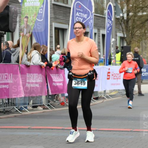 12.04.2026 - 45. Internationalen Wilhelmsburger Insellauf Strokosch-Dieckow http://msf.ph/oto/9480926 12.04.2026 13:26:09 Ziel 5757, 3649, 4604, 4790 meine-sportfotos.de