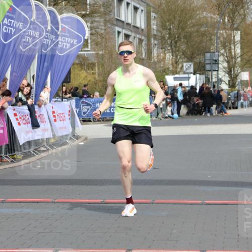 12.04.2026 - 45. Internationalen Wilhelmsburger Insellauf Strokosch-Dieckow http://msf.ph/oto/9480934 12.04.2026 12:46:39 Ziel 4093 meine-sportfotos.de