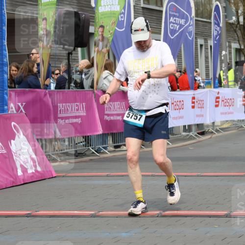 12.04.2026 - 45. Internationalen Wilhelmsburger Insellauf Strokosch-Dieckow http://msf.ph/oto/9480941 12.04.2026 13:26:07 Ziel 5757, 3649, 4604 meine-sportfotos.de