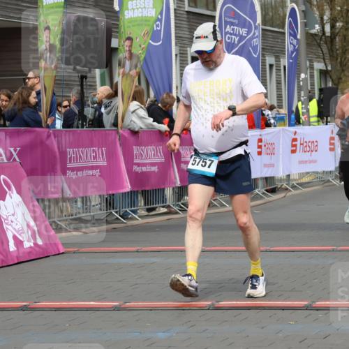 12.04.2026 - 45. Internationalen Wilhelmsburger Insellauf Strokosch-Dieckow http://msf.ph/oto/9480965 12.04.2026 13:26:07 Ziel 5757, 3649, 4604 meine-sportfotos.de