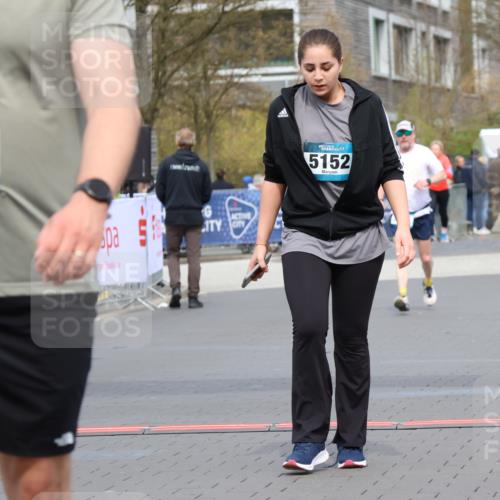 12.04.2026 - 45. Internationalen Wilhelmsburger Insellauf Strokosch-Dieckow http://msf.ph/oto/9480988 12.04.2026 13:25:59 Ziel 5152 meine-sportfotos.de
