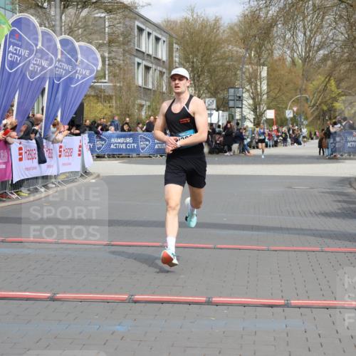 12.04.2026 - 45. Internationalen Wilhelmsburger Insellauf Strokosch-Dieckow http://msf.ph/oto/9480994 12.04.2026 12:47:00 Ziel 3389 meine-sportfotos.de