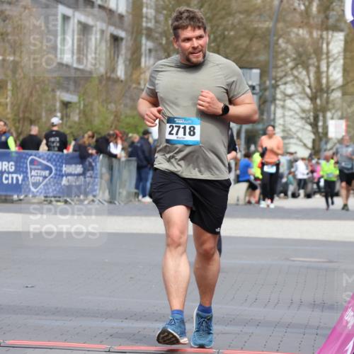 12.04.2026 - 45. Internationalen Wilhelmsburger Insellauf Strokosch-Dieckow http://msf.ph/oto/9481000 12.04.2026 13:25:53 Ziel 2718 meine-sportfotos.de