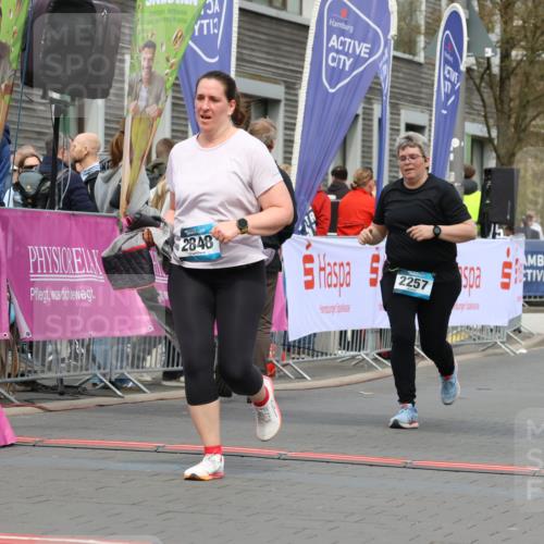 12.04.2026 - 45. Internationalen Wilhelmsburger Insellauf Strokosch-Dieckow http://msf.ph/oto/9481033 12.04.2026 13:25:46 Ziel 2848, 2258, 2257 meine-sportfotos.de