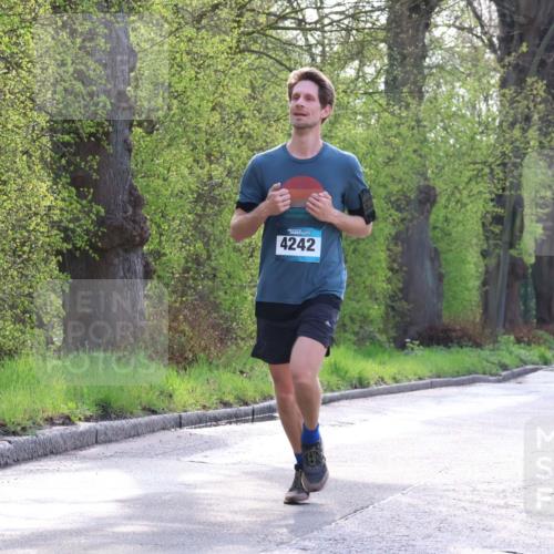 12.04.2026 - 45. Internationalen Wilhelmsburger Insellauf Yannick Fuchs http://msf.ph/oto/9481052 12.04.2026 10:21:03 Laufen 4242, 2377 meine-sportfotos.de