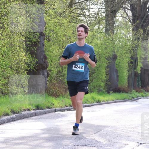 12.04.2026 - 45. Internationalen Wilhelmsburger Insellauf Yannick Fuchs http://msf.ph/oto/9481055 12.04.2026 10:21:03 Laufen 4242, 2377 meine-sportfotos.de