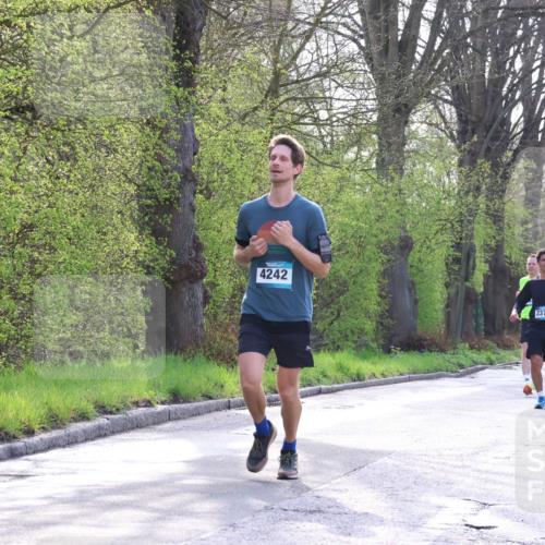 12.04.2026 - 45. Internationalen Wilhelmsburger Insellauf Yannick Fuchs http://msf.ph/oto/9481057 12.04.2026 10:21:03 Laufen 4242, 2377, 232, 2730 meine-sportfotos.de
