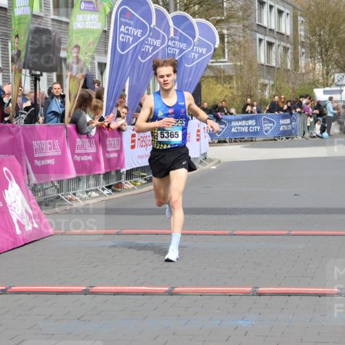 12.04.2026 - 45. Internationalen Wilhelmsburger Insellauf Strokosch-Dieckow http://msf.ph/oto/9481071 12.04.2026 12:47:10 Ziel 5365 meine-sportfotos.de