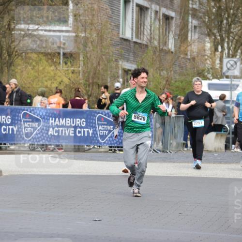 12.04.2026 - 45. Internationalen Wilhelmsburger Insellauf Strokosch-Dieckow http://msf.ph/oto/9481108 12.04.2026 13:25:38 Ziel  meine-sportfotos.de