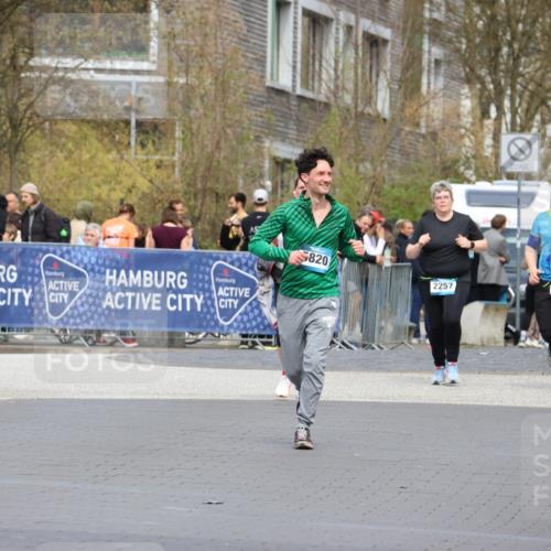 12.04.2026 - 45. Internationalen Wilhelmsburger Insellauf Strokosch-Dieckow http://msf.ph/oto/9481117 12.04.2026 13:25:38 Ziel  meine-sportfotos.de