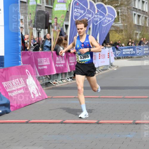 12.04.2026 - 45. Internationalen Wilhelmsburger Insellauf Strokosch-Dieckow http://msf.ph/oto/9481121 12.04.2026 12:47:11 Ziel 5365 meine-sportfotos.de
