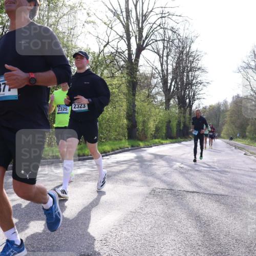 12.04.2026 - 45. Internationalen Wilhelmsburger Insellauf Yannick Fuchs http://msf.ph/oto/9481136 12.04.2026 10:21:09 Laufen 377, 2325, 2323 meine-sportfotos.de