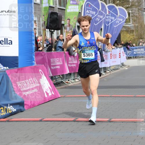 12.04.2026 - 45. Internationalen Wilhelmsburger Insellauf Strokosch-Dieckow http://msf.ph/oto/9481165 12.04.2026 12:47:11 Ziel 5365 meine-sportfotos.de