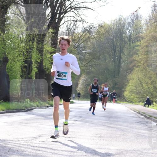 12.04.2026 - 45. Internationalen Wilhelmsburger Insellauf Yannick Fuchs http://msf.ph/oto/9481209 12.04.2026 10:21:17 Laufen 4904, 3095 meine-sportfotos.de