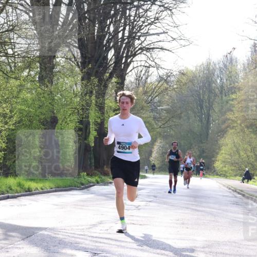 12.04.2026 - 45. Internationalen Wilhelmsburger Insellauf Yannick Fuchs http://msf.ph/oto/9481213 12.04.2026 10:21:17 Laufen 4904 meine-sportfotos.de