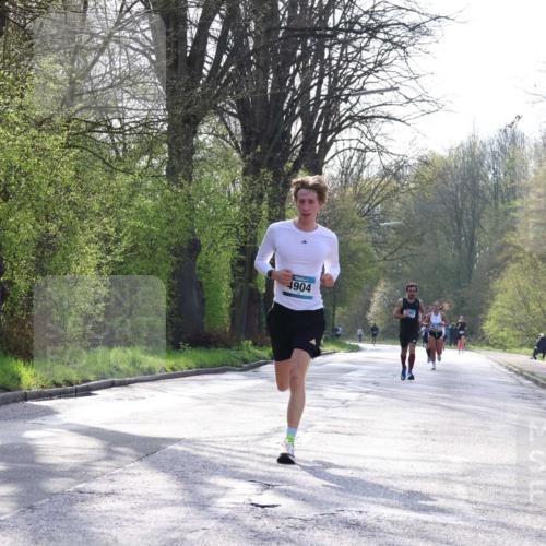 12.04.2026 - 45. Internationalen Wilhelmsburger Insellauf Yannick Fuchs http://msf.ph/oto/9481218 12.04.2026 10:21:17 Laufen 4904 meine-sportfotos.de