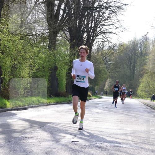 12.04.2026 - 45. Internationalen Wilhelmsburger Insellauf Yannick Fuchs http://msf.ph/oto/9481220 12.04.2026 10:21:18 Laufen 4904, 3095 meine-sportfotos.de