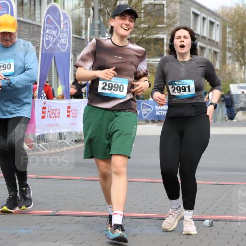 12.04.2026 - 45. Internationalen Wilhelmsburger Insellauf Strokosch-Dieckow http://msf.ph/oto/9481304 12.04.2026 13:25:10 Ziel 2290, 4812, 2990, 2991, 2012 meine-sportfotos.de