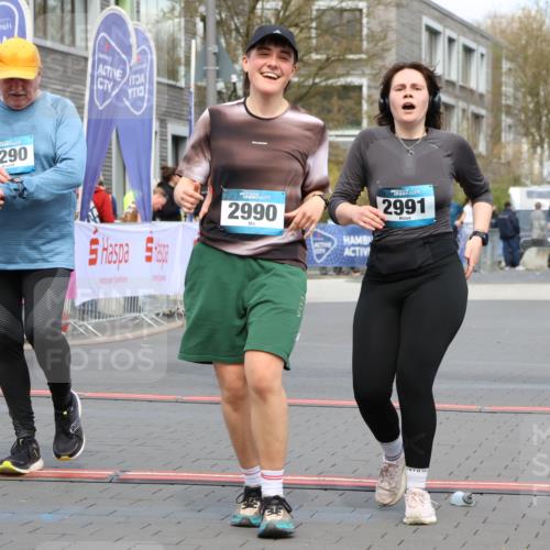12.04.2026 - 45. Internationalen Wilhelmsburger Insellauf Strokosch-Dieckow http://msf.ph/oto/9481315 12.04.2026 13:25:10 Ziel 2290, 4812, 2990, 2991, 2012 meine-sportfotos.de