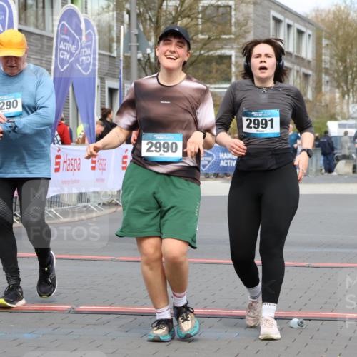12.04.2026 - 45. Internationalen Wilhelmsburger Insellauf Strokosch-Dieckow http://msf.ph/oto/9481327 12.04.2026 13:25:10 Ziel 2290, 4812, 2990, 2991, 2012 meine-sportfotos.de