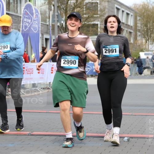 12.04.2026 - 45. Internationalen Wilhelmsburger Insellauf Strokosch-Dieckow http://msf.ph/oto/9481338 12.04.2026 13:25:10 Ziel 2290, 4812, 2990, 2991, 2012 meine-sportfotos.de