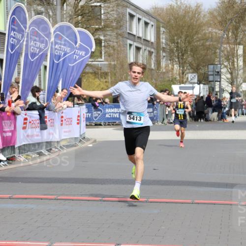 12.04.2026 - 45. Internationalen Wilhelmsburger Insellauf Strokosch-Dieckow http://msf.ph/oto/9481363 12.04.2026 12:47:30 Ziel 5413, 4656 meine-sportfotos.de
