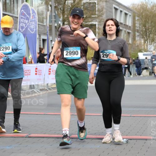 12.04.2026 - 45. Internationalen Wilhelmsburger Insellauf Strokosch-Dieckow http://msf.ph/oto/9481364 12.04.2026 13:25:09 Ziel 2111, 2112, 2290, 4812, 2990, 2991, 2012 meine-sportfotos.de